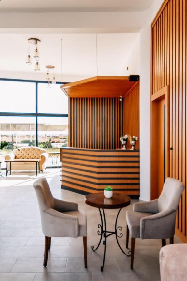 Cezar'S Airport Hotel Nicosia Ngoại thất bức ảnh
