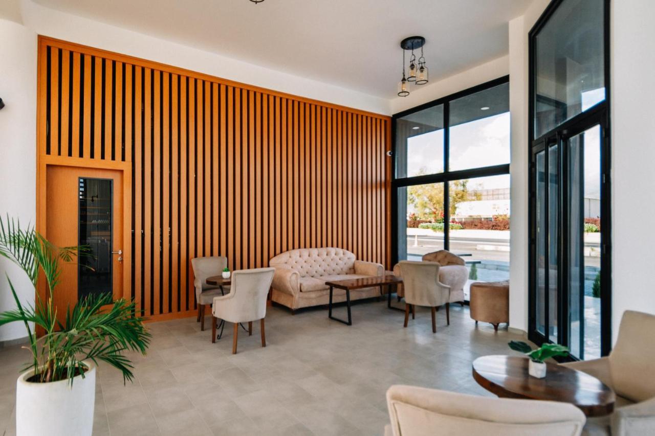Cezar'S Airport Hotel Nicosia Ngoại thất bức ảnh