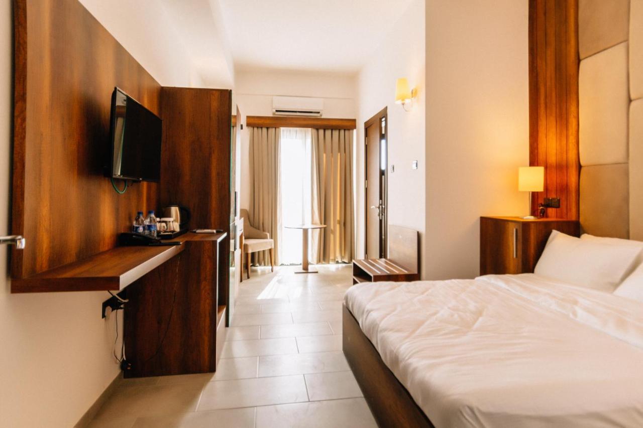Cezar'S Airport Hotel Nicosia Ngoại thất bức ảnh
