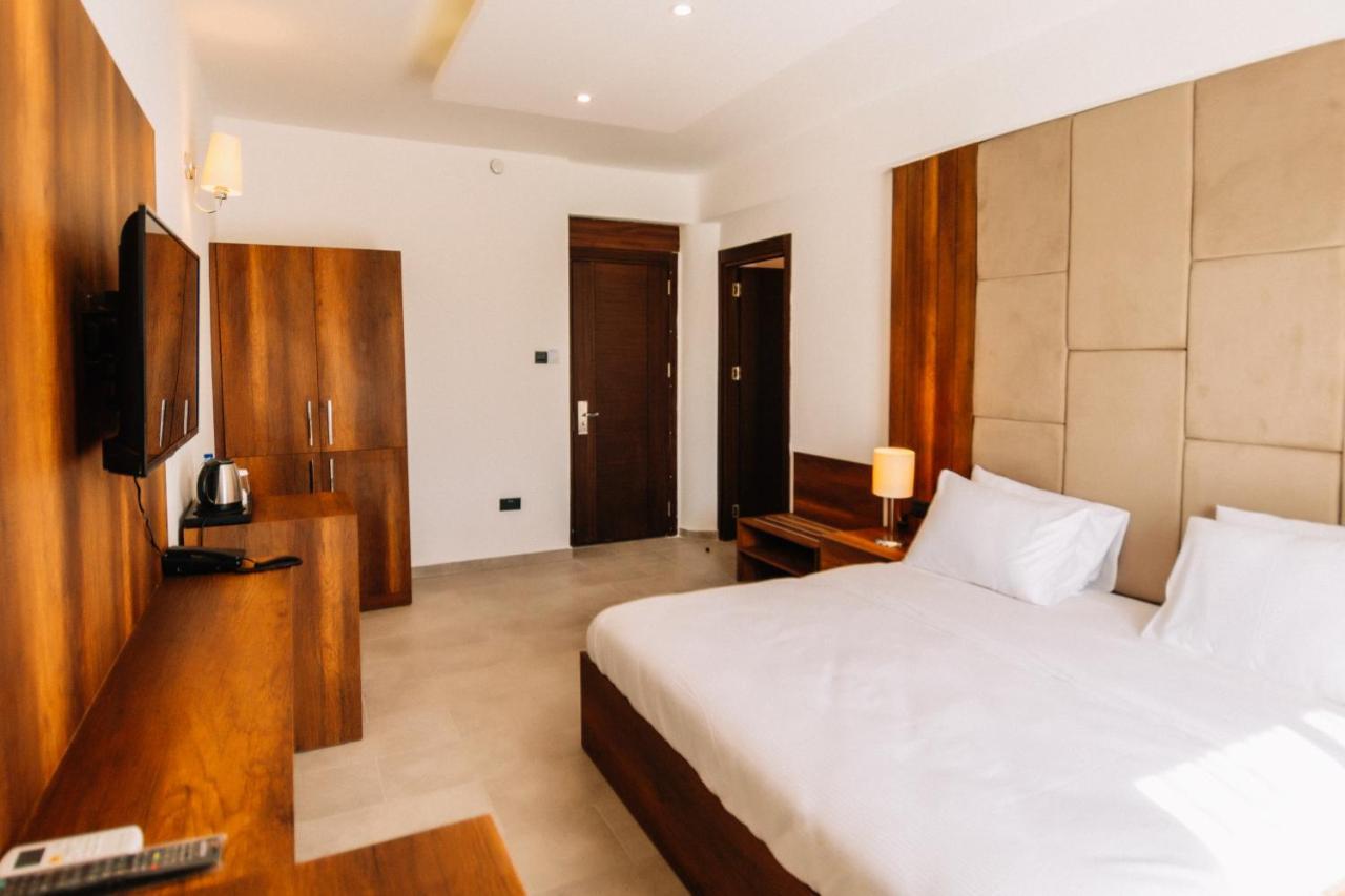 Cezar'S Airport Hotel Nicosia Ngoại thất bức ảnh