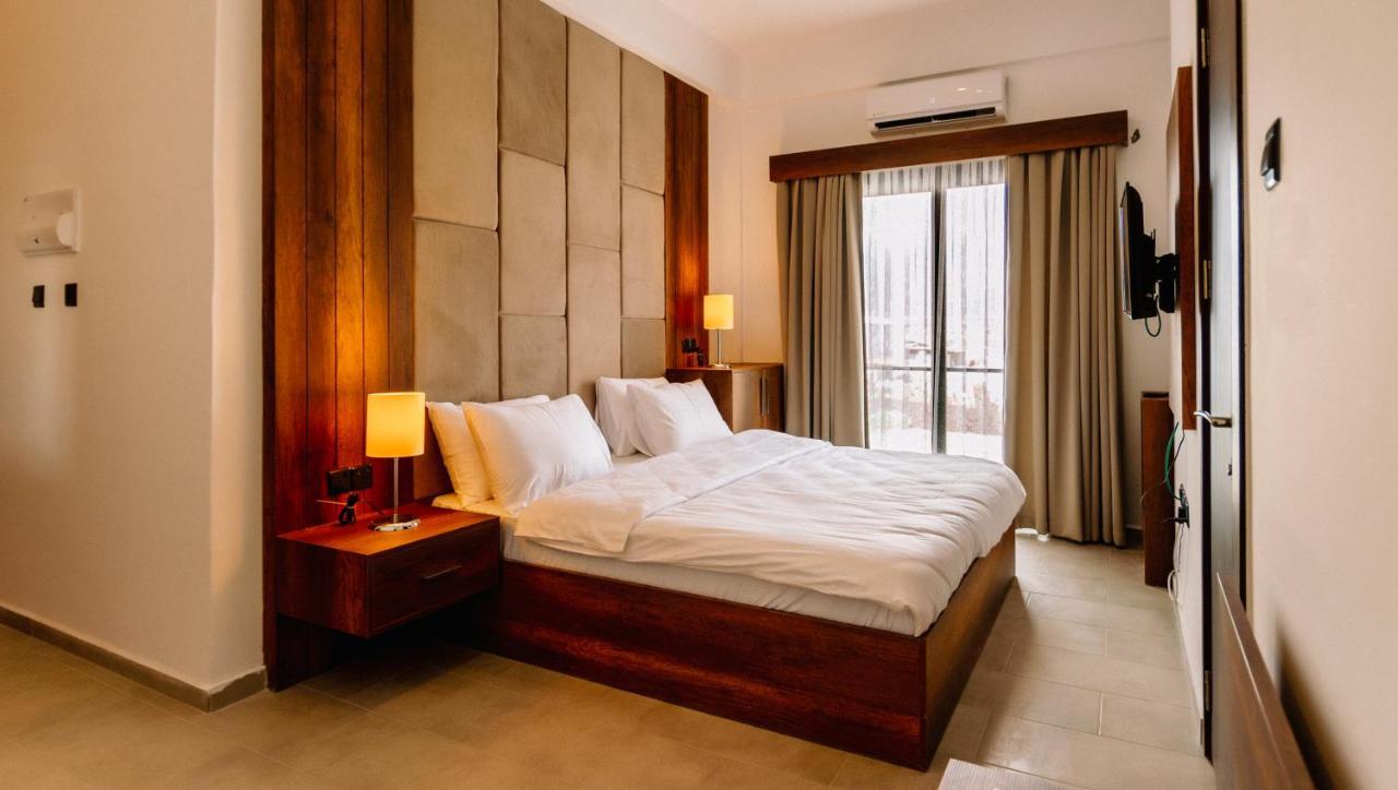 Cezar'S Airport Hotel Nicosia Ngoại thất bức ảnh