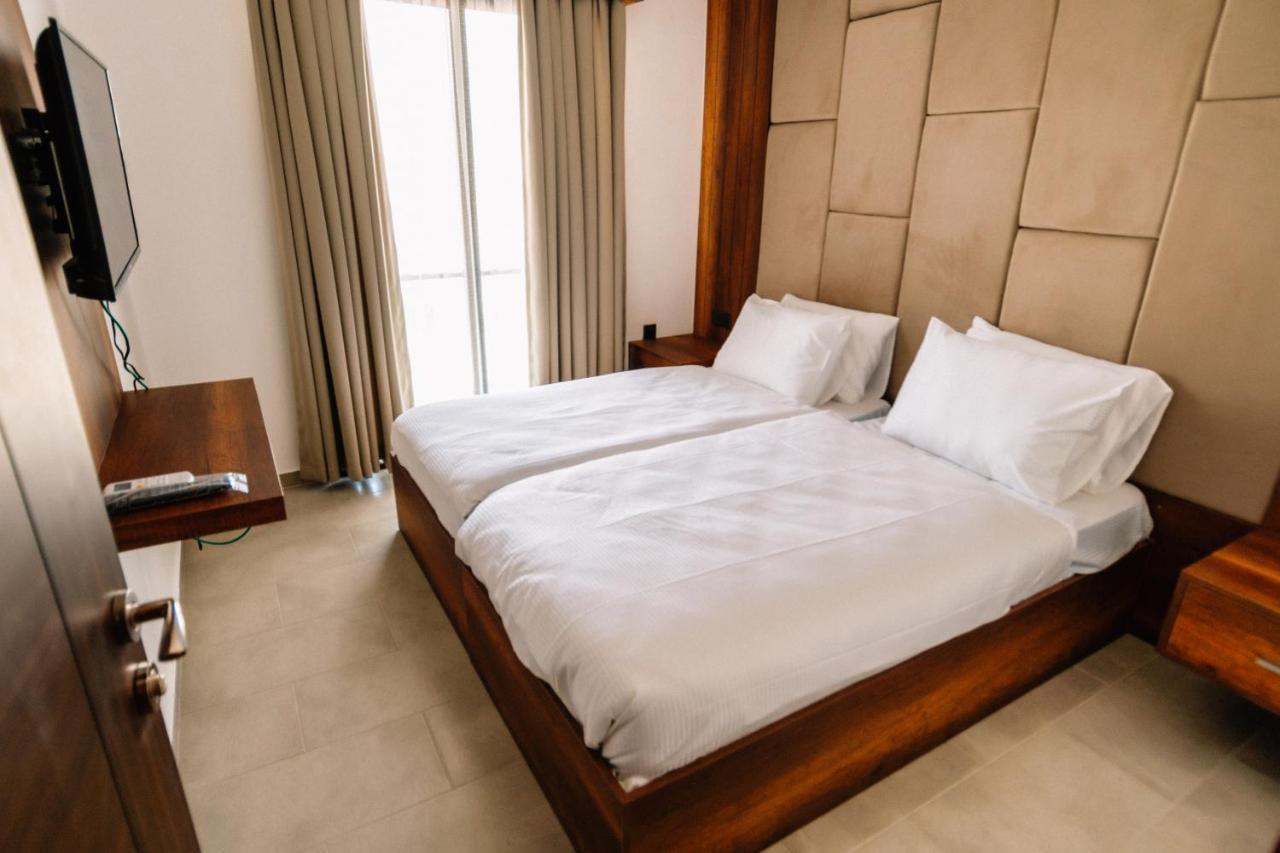 Cezar'S Airport Hotel Nicosia Ngoại thất bức ảnh