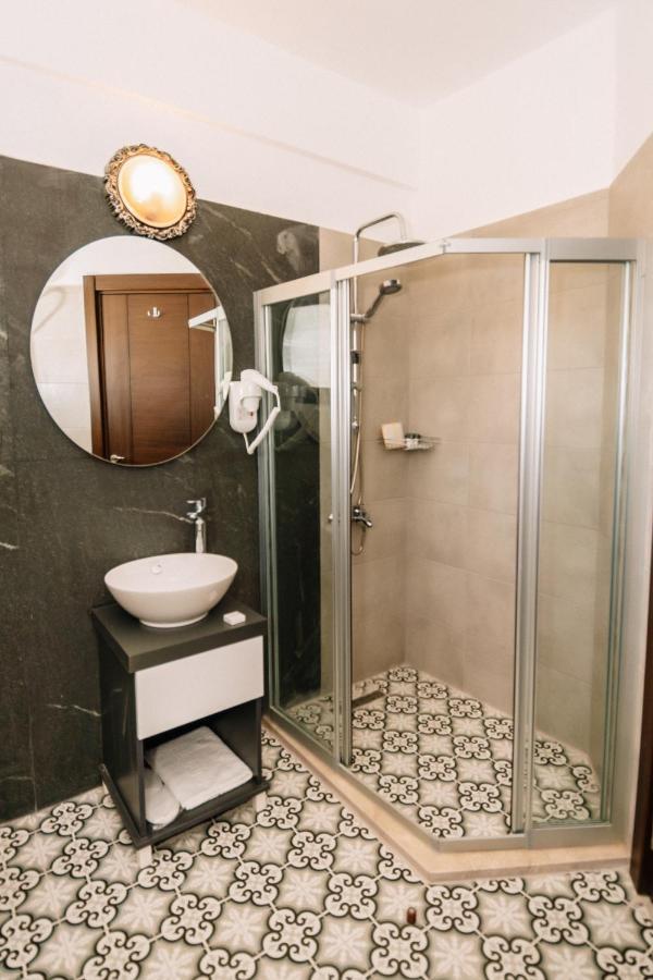 Cezar'S Airport Hotel Nicosia Ngoại thất bức ảnh