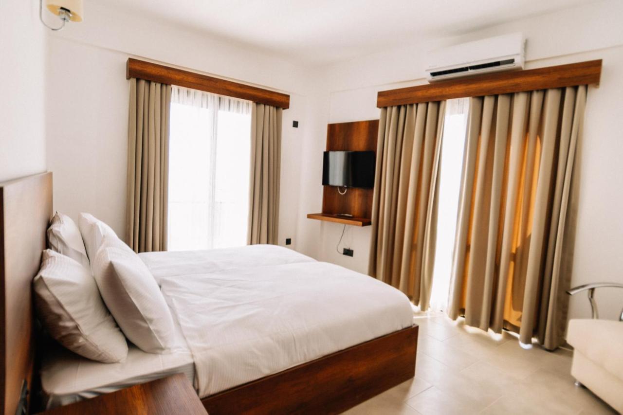 Cezar'S Airport Hotel Nicosia Ngoại thất bức ảnh