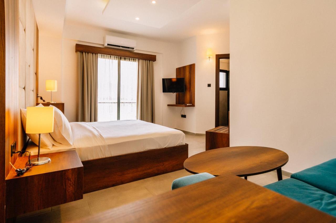 Cezar'S Airport Hotel Nicosia Ngoại thất bức ảnh