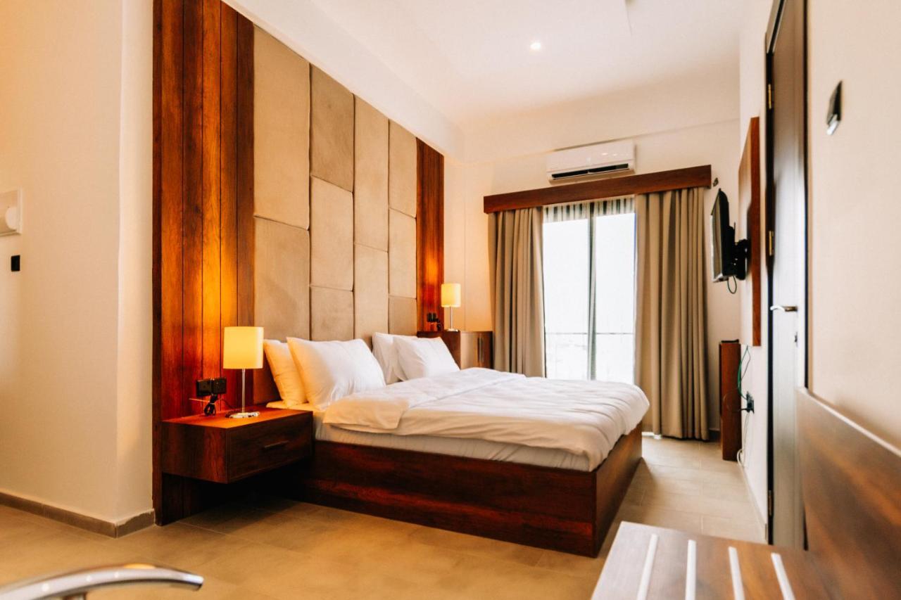 Cezar'S Airport Hotel Nicosia Ngoại thất bức ảnh
