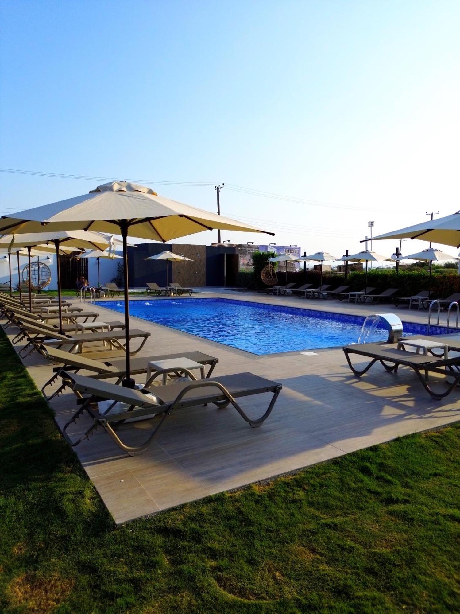 Cezar'S Airport Hotel Nicosia Ngoại thất bức ảnh